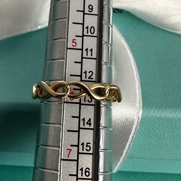 Tiffany & Co Yellow Gold Infinity Ring Sz 5.5 –5.75 (but fits like 6) - Picture 8 of 11